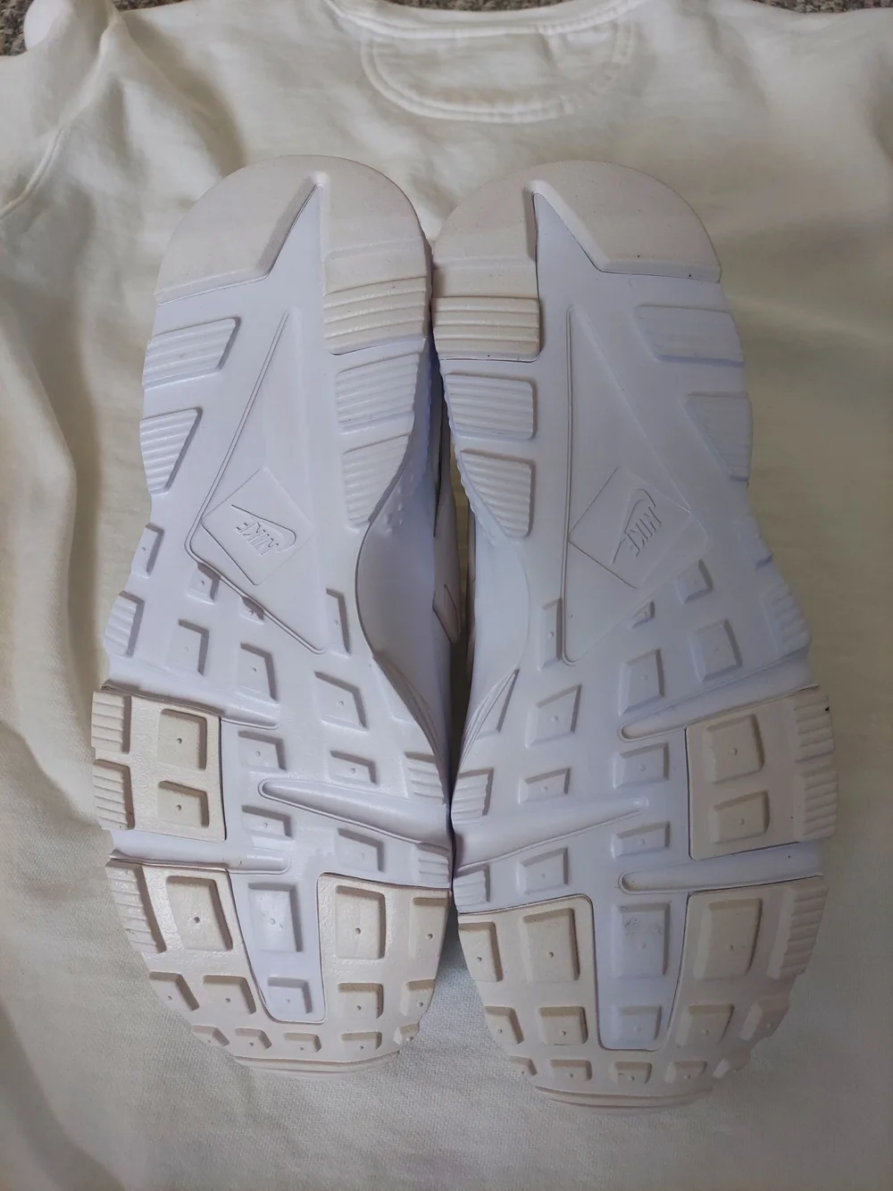 Nike Kids White & Cream Huarache Sneakers - With Box